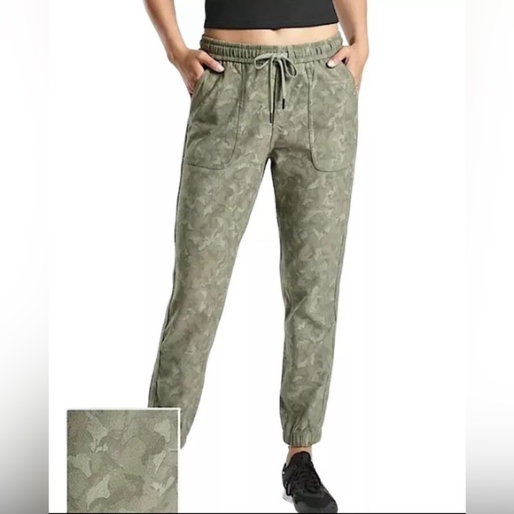 Athleta Pants - Athleta Farallon Laurel Olive Printed Jogger Size 6 Laurel Olive Camo
